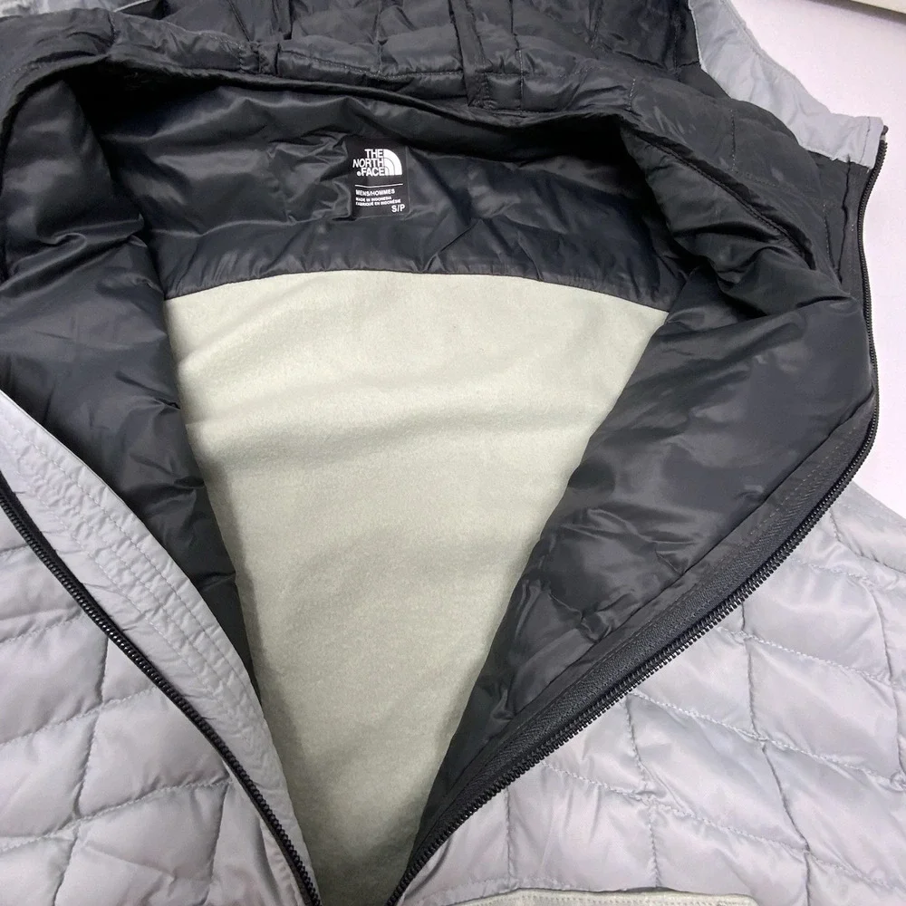 The North Face ThermoBall Hybrid Hooded Vest Mens Small Gray Quilted Full Zip